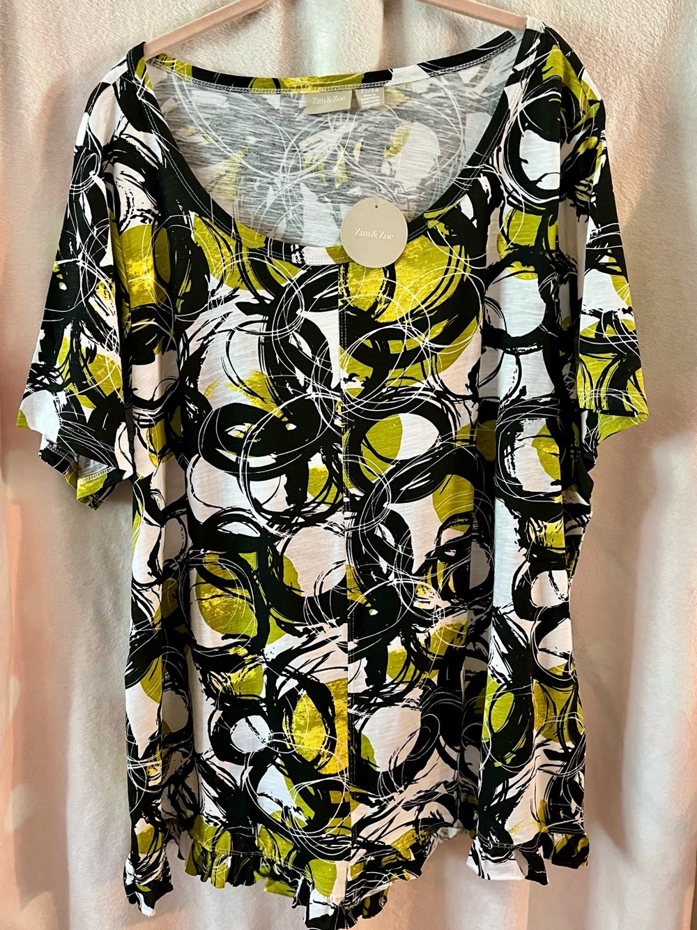 Zim & Zoe Scoop Neck Short Sleeve Tee in Black, White & Yellow